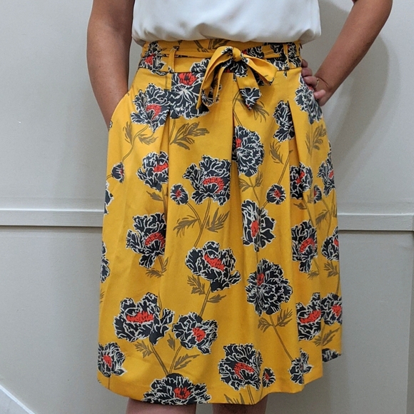 Banana Republic Factory skirt - Picture 2 of 3